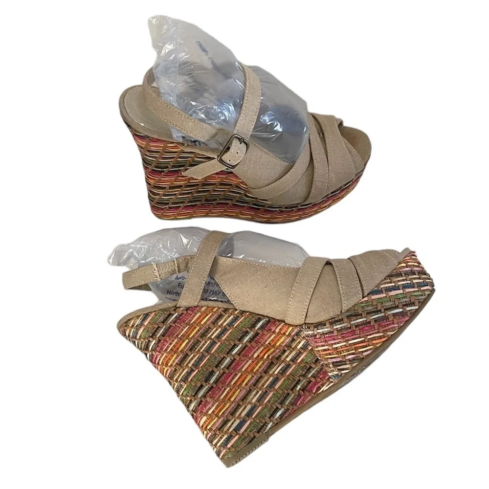 Bakers Tan Peep Toe Buckle Rainbow Basket Weave Style Wedges Women’s 7.5 Slim